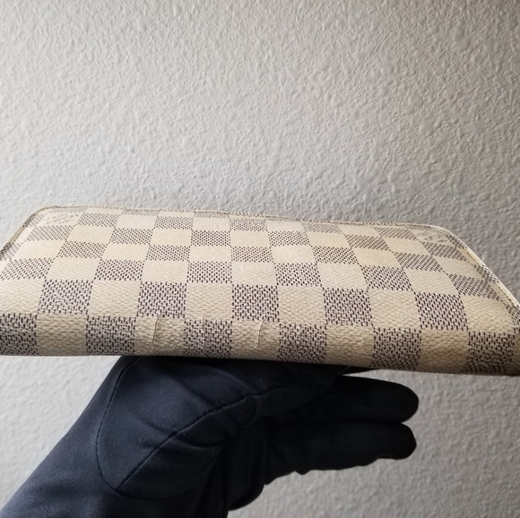Still available! LOUIS VUITTON Zippy Compact Damier Azur Wallet - Picture 14 of 16